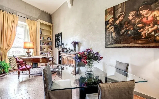 Wonderful Apartment With Balcony In Piazza Margana