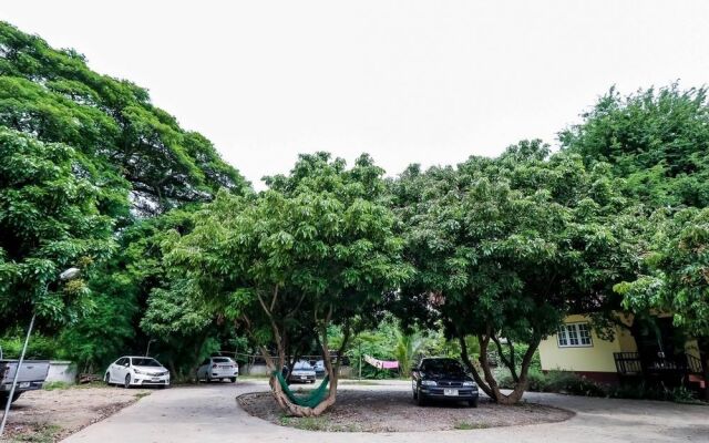 Nida Rooms Railroad 11 Hotel at T-Residence