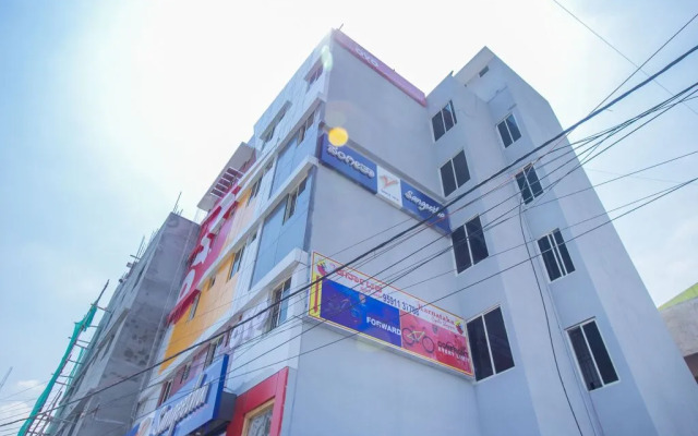 OYO 15111 Greencity Comforts