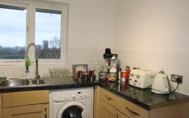 Skyline Haven Modern 2BR w/ Free Parking & 4kTV