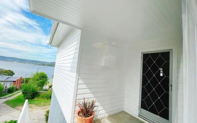 Spectacular River View- Lindisfarne