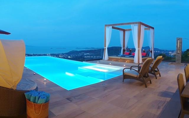 Luxury Villa Crystal Blue