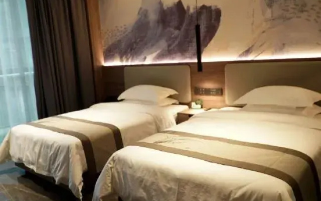 Luoyang Yanshi Meixi Hotel (Wanda Plaza)