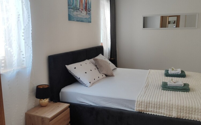 Apartment With Pool in Karlobag