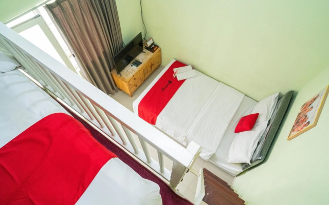 RedDoorz Syariah near Suncity Mall Sidoarjo