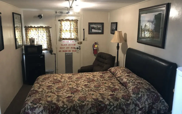 The Evergreen Inn - Motel and RV Park