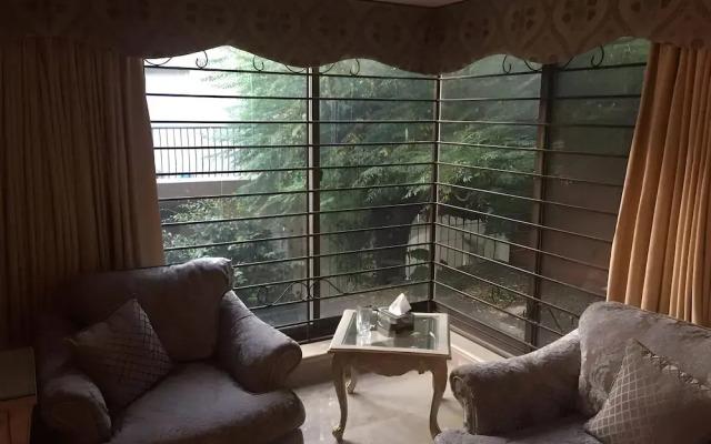 E Lodge Guest House
