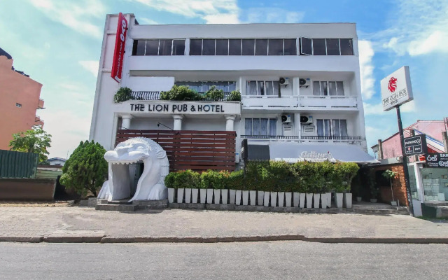 OYO 233 The Lion Pub & Hotel