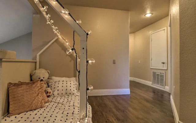 Lavish Family Escape w/ Game Room in Avondale!