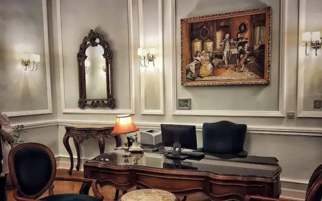 Maison Maxim De Lesseps