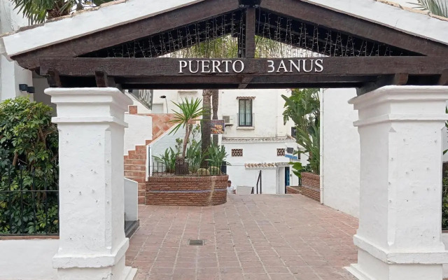Sea front apartment in Puerto Banús