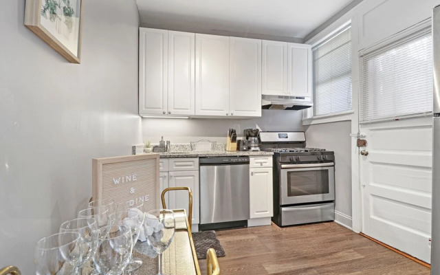 3BR Sunny and Spacious Apt in Lakeview