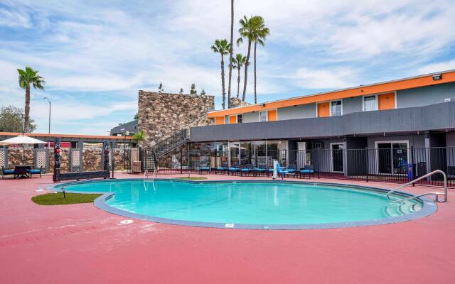 Clarion Pointe Fresno near Yosemite