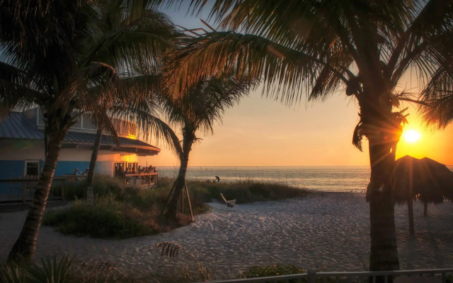 Naples Beach Club, a Four Seasons Resort