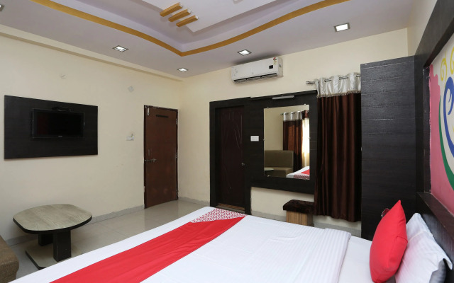 OYO 7828 Hotel Saket