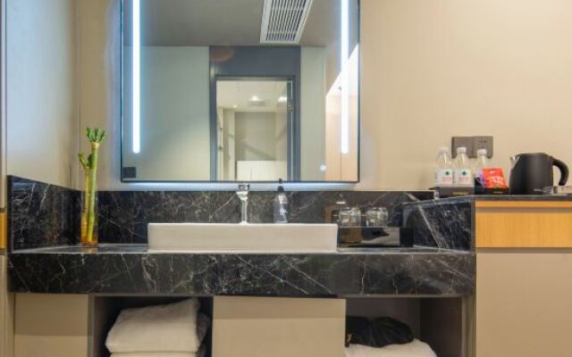 Homeinn Selected Hotel (Jinan Honglou Impression City Shandong University)