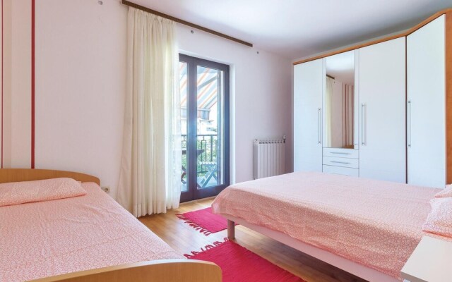 Awesome Apartment in Valbandon With 3 Bedrooms and Wifi