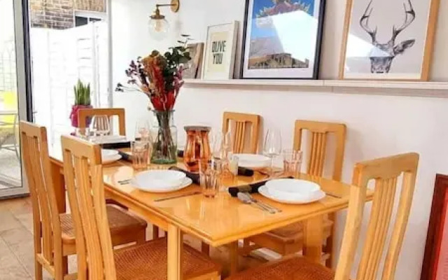 Stylish 3 Bedroom Townhouse in Brockley With Large Garden