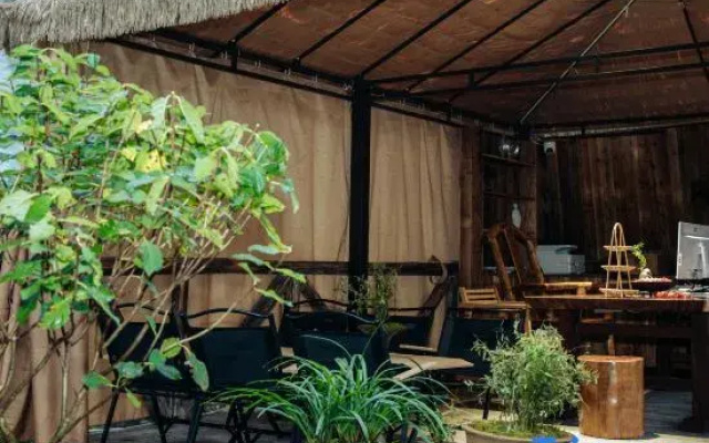 Yuncijian Private Hot Spring Homestay (Emeishan Baoguo Temple Tourist Center)