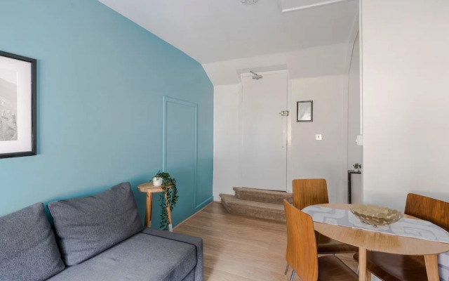 Wonderland - Fitzrovia - by Frankie Says