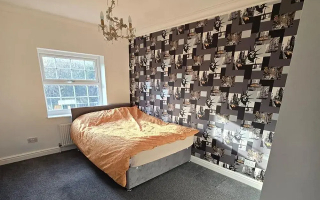 Spacious Central Home - Sleeps 7, Garden & Parking