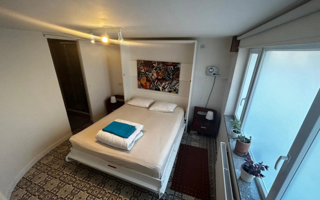 family stay Ostend 300m from beach free public Parking