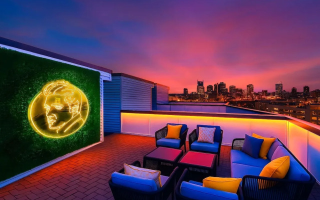 Elvis-themed 13 Beds Rooftop City Views