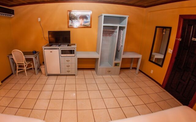 Hummingbird Home Suites Queen Room 3-1