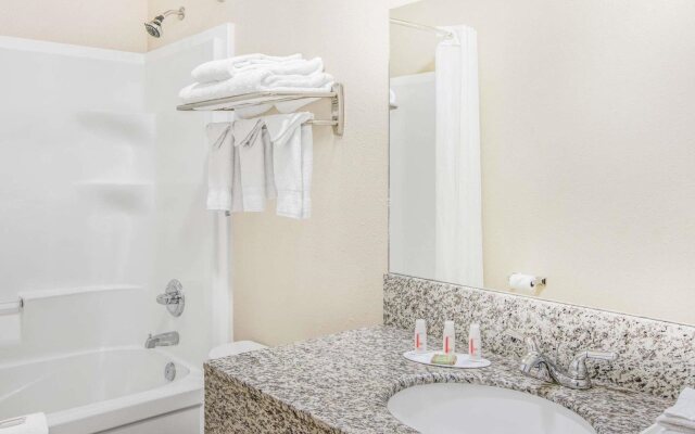 High Point Inn & Suites Peace River