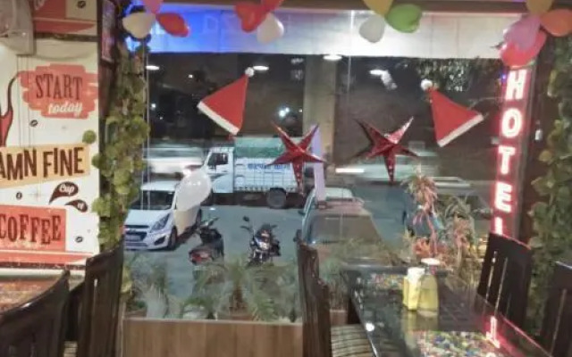 Hotel Abhiraj Palace