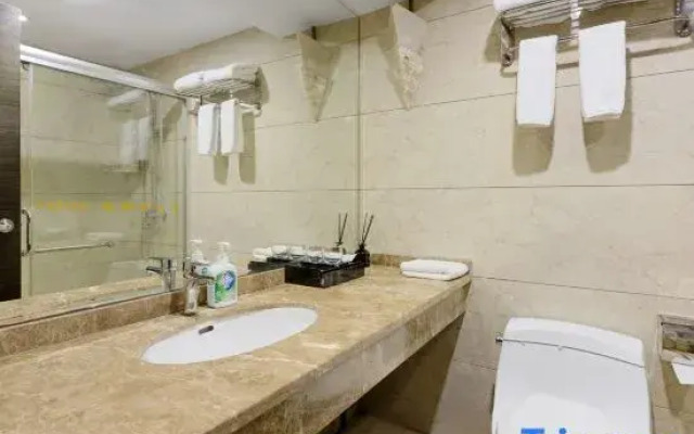 Beiluming Hotel (Chengdu South Railway Station)
