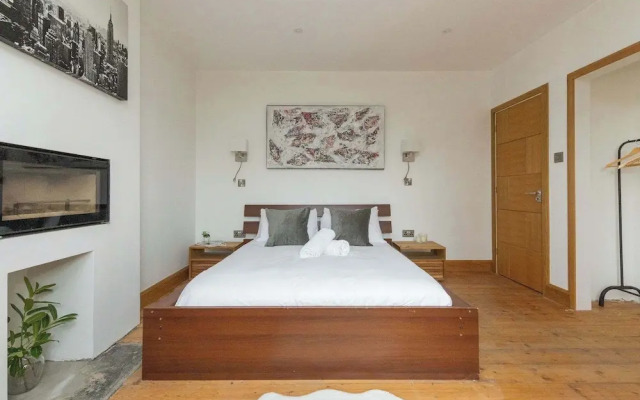 Spacious 4-bed Near City Sea