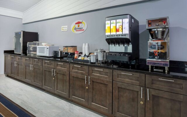 Super 8 by Wyndham Missouri Valley