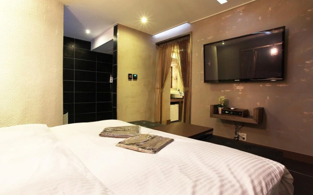 IMT 1 Hotel Wolgot