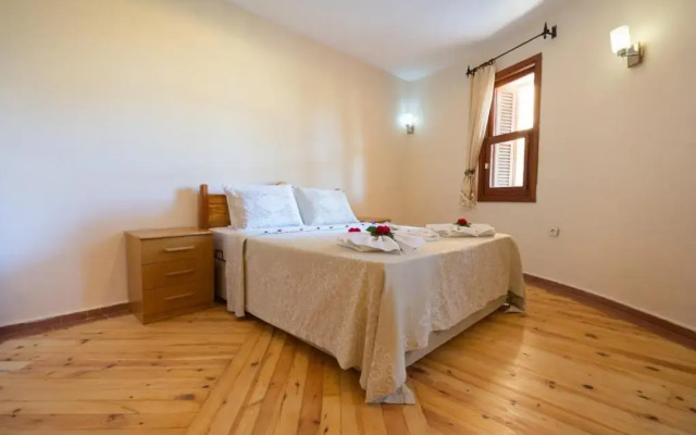 Dort Mevsim Butik Otel