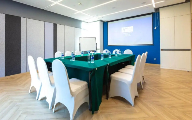 Holiday Inn Express Shanghai Pudong Airport