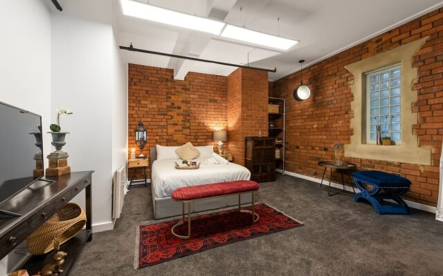 StayCentral - Heritage Warehouse Retreat