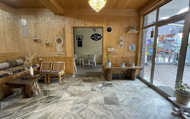 Singh Saab Rooms & Cafe