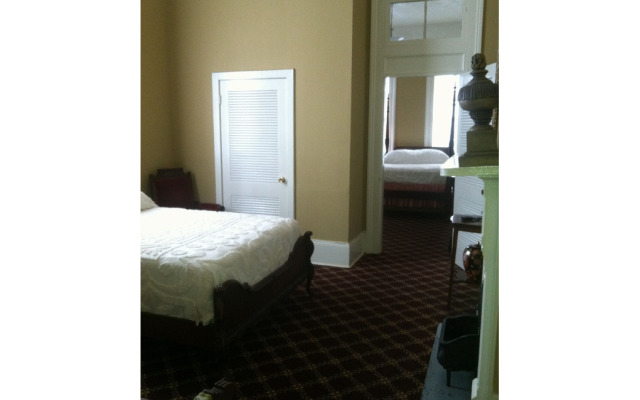 Nine-0-Five Royal Hotel