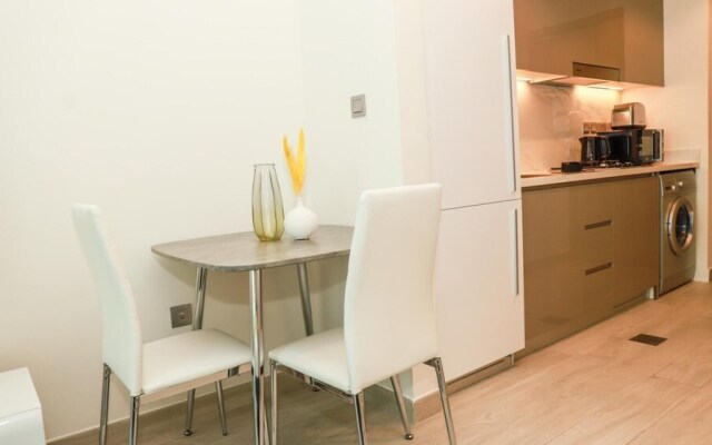 Lux Studio Apartment at Al Jaddaf - MHH