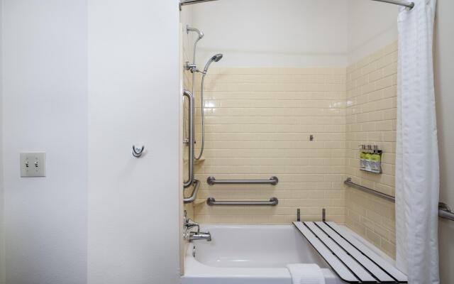 Candlewood Suites Auburn by IHG
