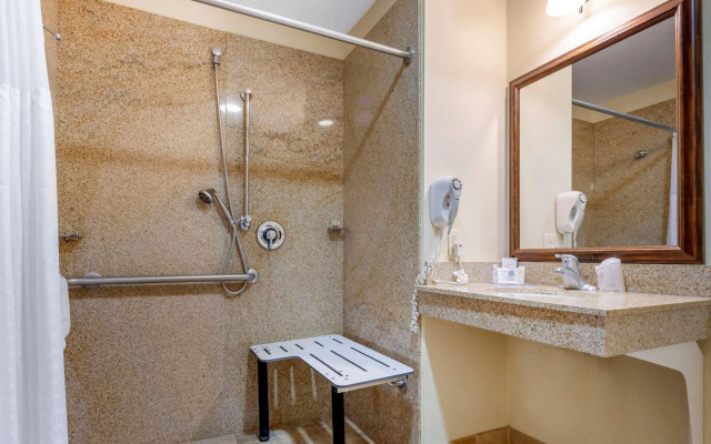Comfort Inn & Suites Mountain Iron and Virginia