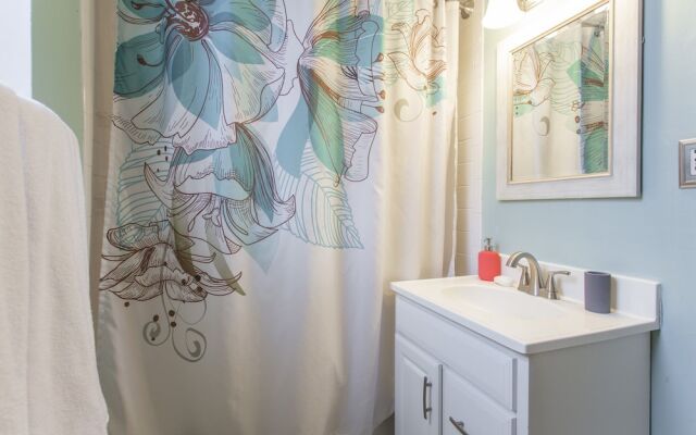Fairmount GEM With Patio in the of it all