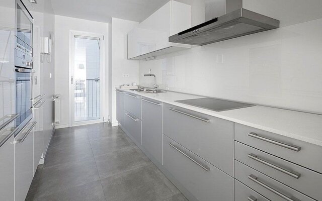 Black & White 4 Apartment by FeelFree Rentals
