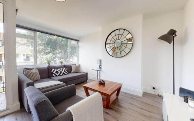 Amazing 3 Bedroom Flat - 4mins to tube station