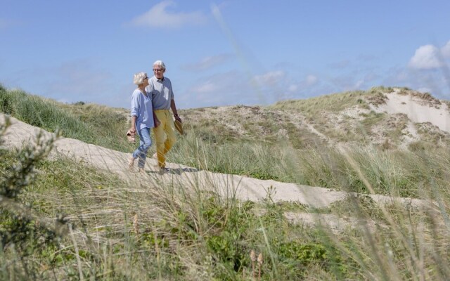 Moder Chalet With a Dishwasher, Behind the Dunes