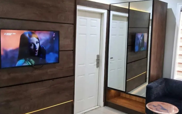 Ten15 Hotel & Suites