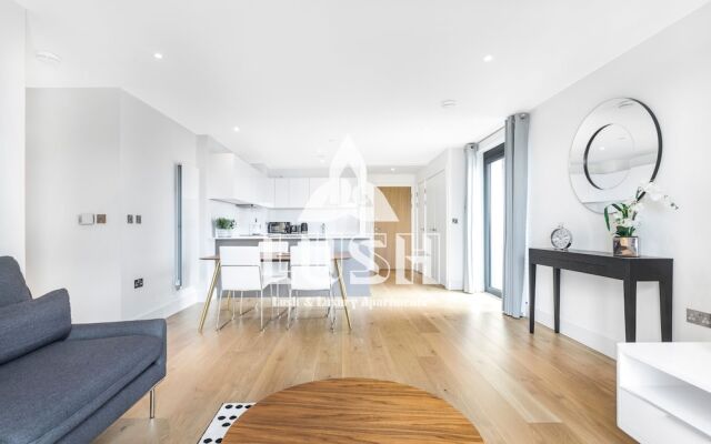 Lush Apartment - London Designer Outlet