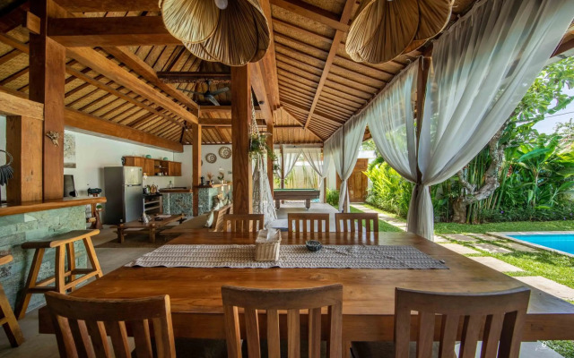 Elvano villa in heart of seminyak and near beach