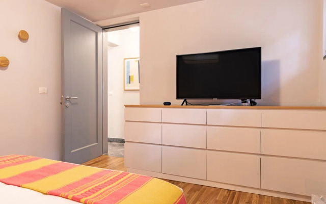 Casai Gorgeous 2 BR Apt With Rooftop